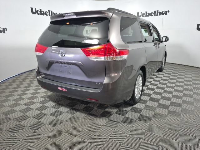Used 2013 Toyota Sienna XLE FWD image 27