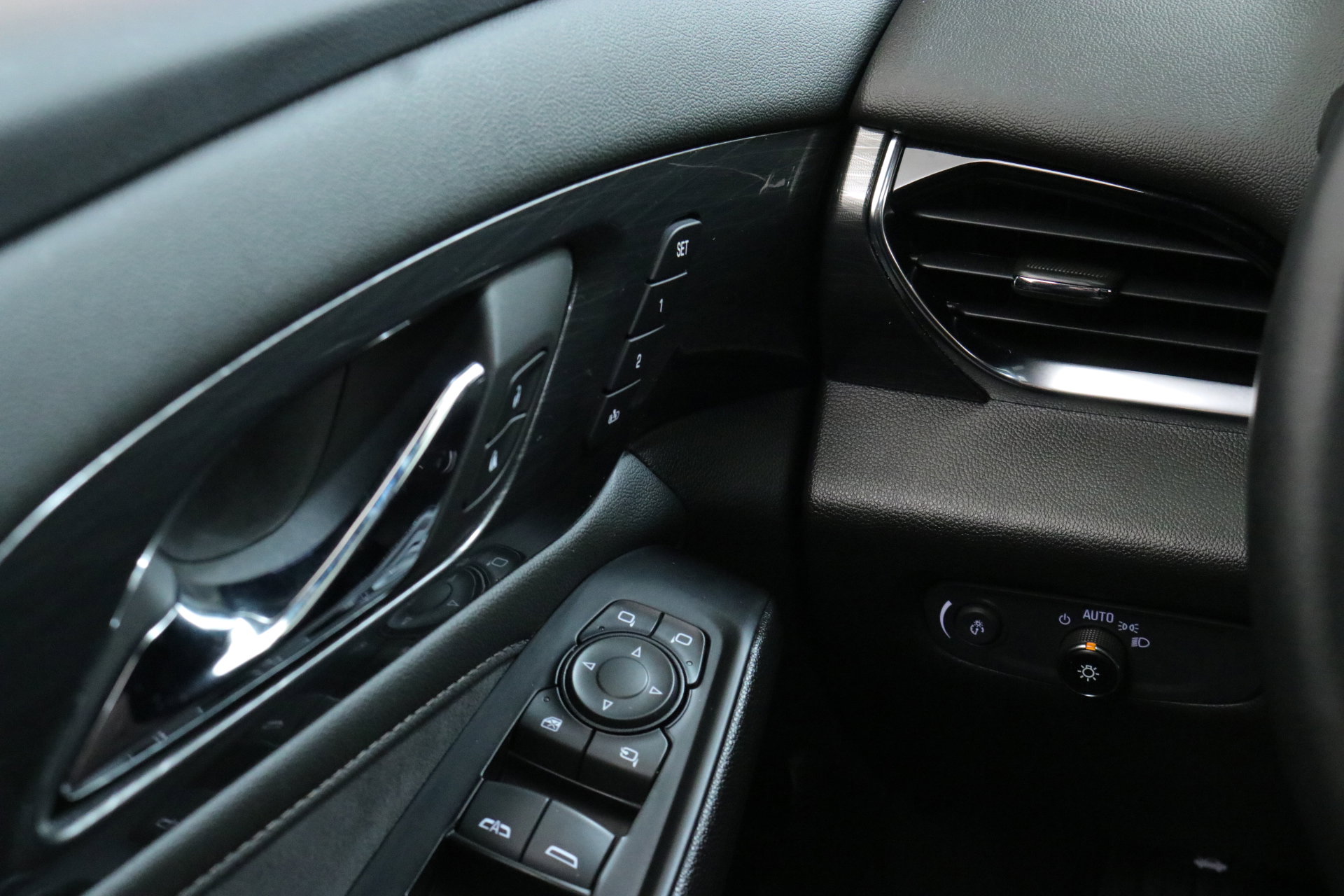 Certified 2023 Chevrolet Traverse High Country image 15