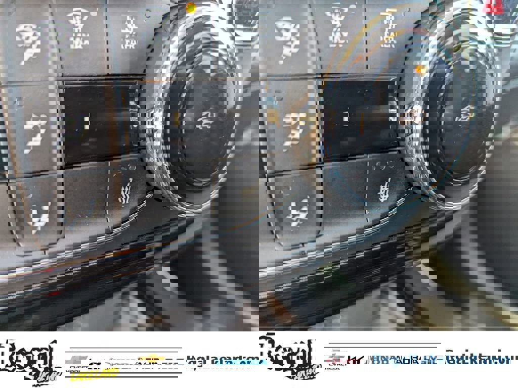 Used 2025 Chevrolet Trax LT w/ LT Convenience Package image 21