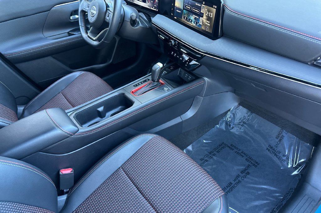 Certified 2025 Nissan Kicks SR FWD image 16