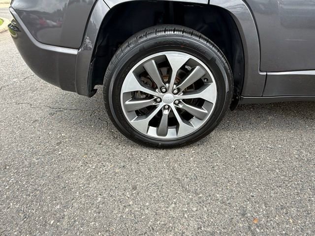 Used 2019 Jeep Cherokee Overland AWD/4WD image 7