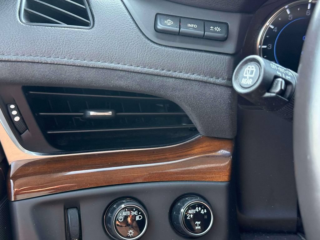 Used 2019 Cadillac Escalade Luxury AWD/4WD image 18