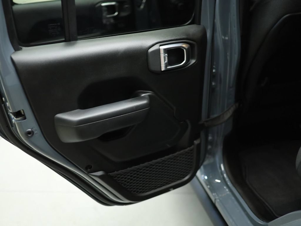 Used 2025 Jeep Wrangler Unlimited Rubicon AWD/4WD image 48