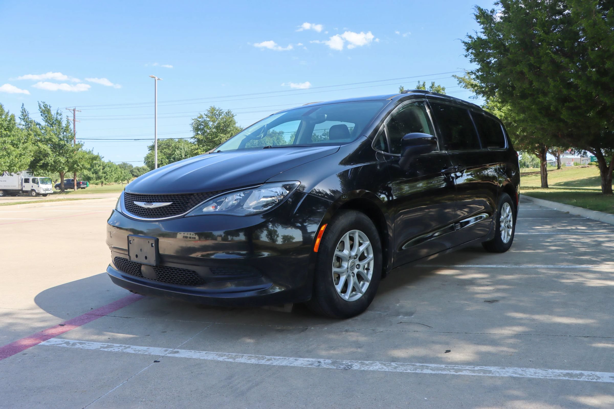 Used 2021 Chrysler Voyager Lxi FWD image 3