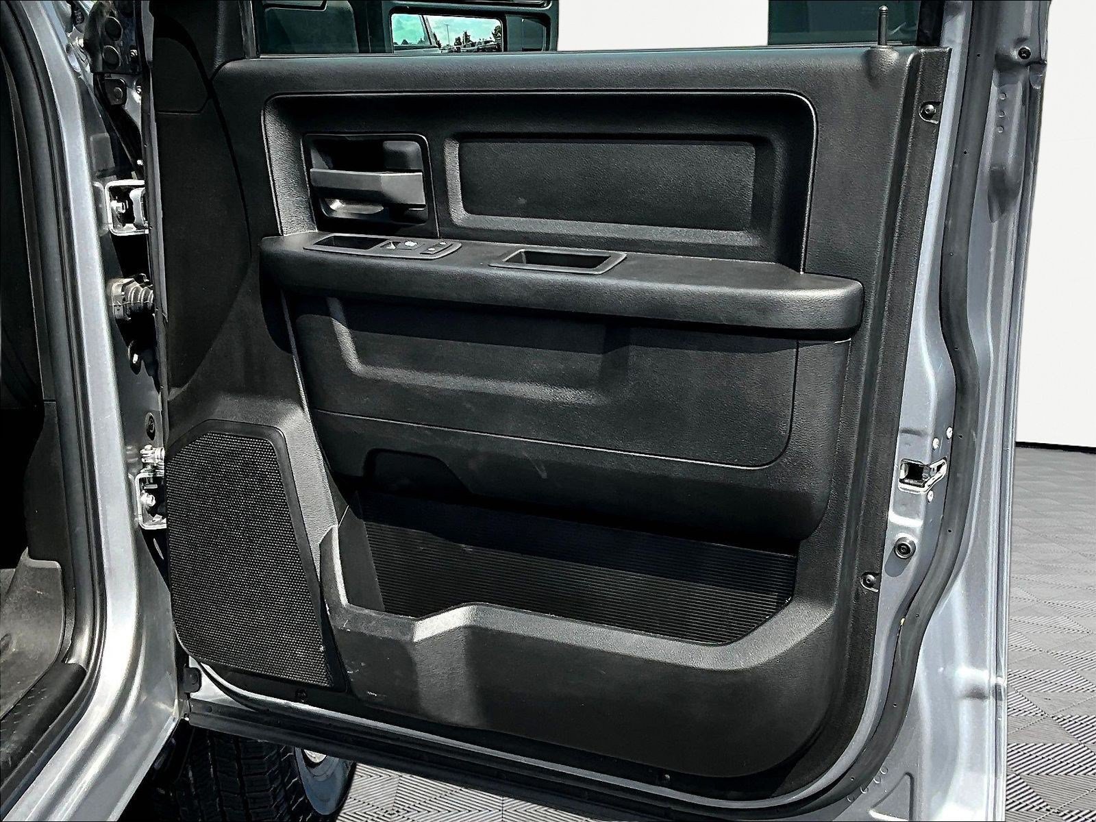 Used 2024 RAM 3500 Tradesman w/ Chrome Appearance Group AWD/4WD image 28