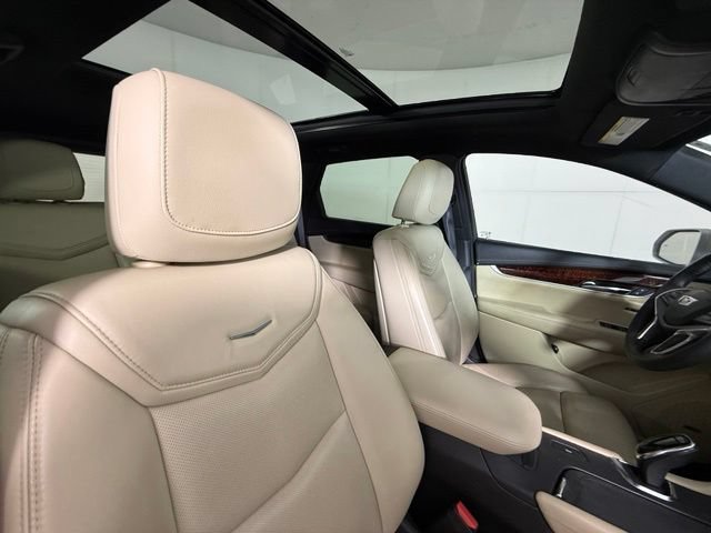 Used 2017 Cadillac XT5 Luxury w/ Driver Awareness Package FWD image 30
