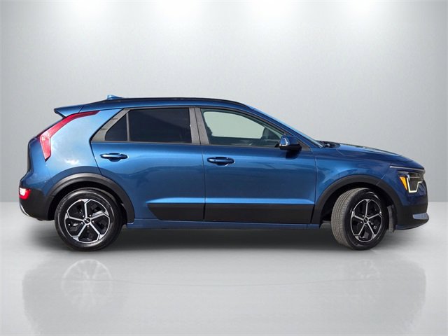 Used 2024 Kia Niro EX image 3