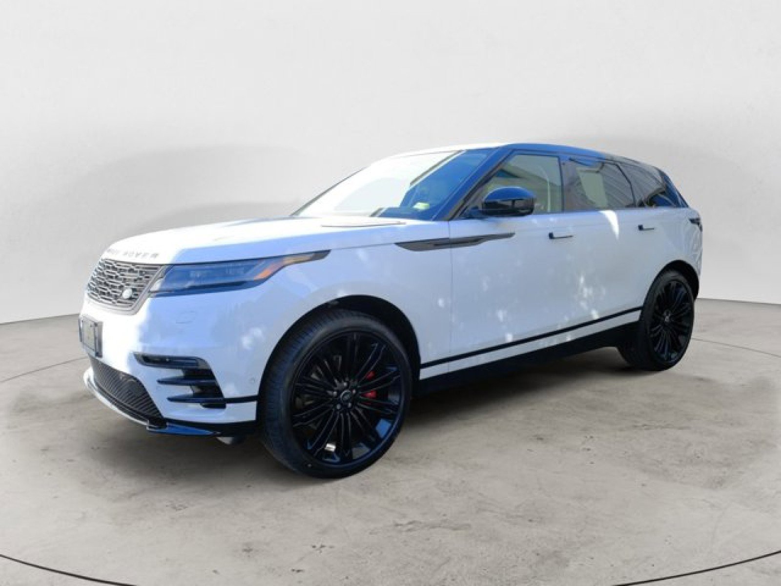 New 2025 Land Rover Range Rover Velar Dynamic SE image 1