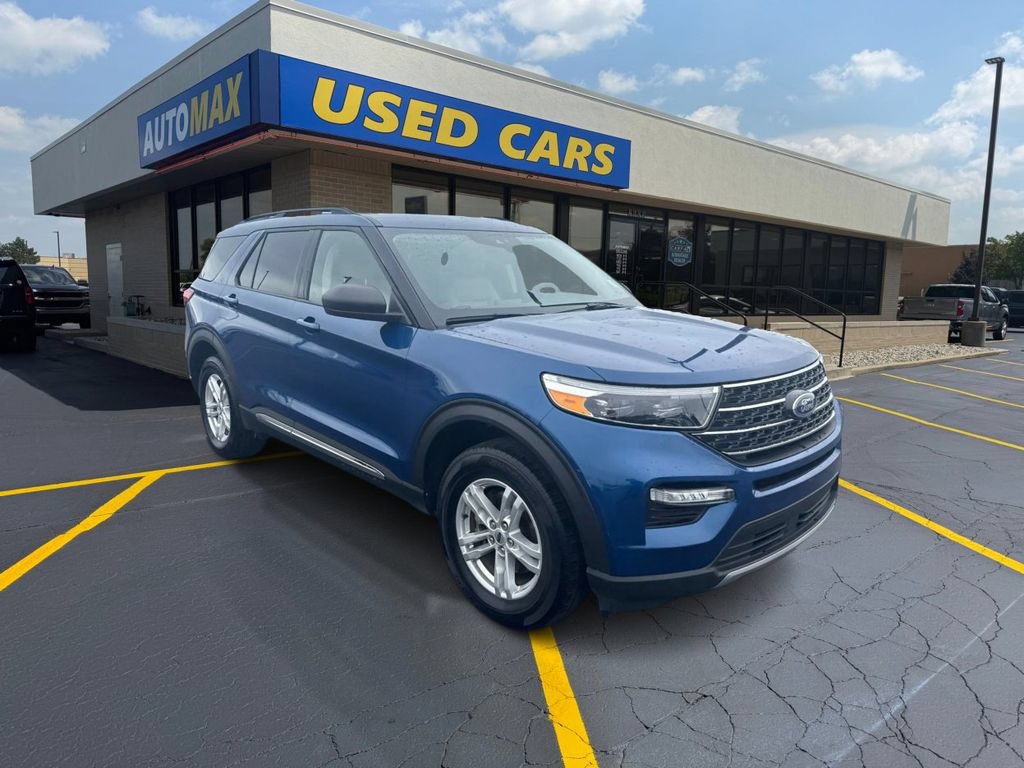 Used 2023 Ford Explorer XLT w/ Equipment Group 202A AWD/4WD image 4