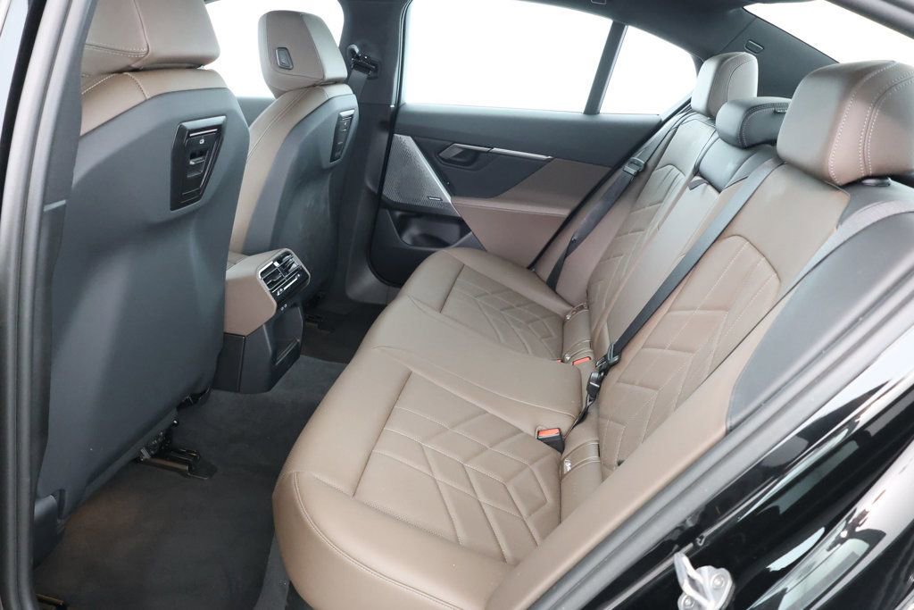 Used 2024 BMW i5 eDrive40i w/ M Sport Package image 22