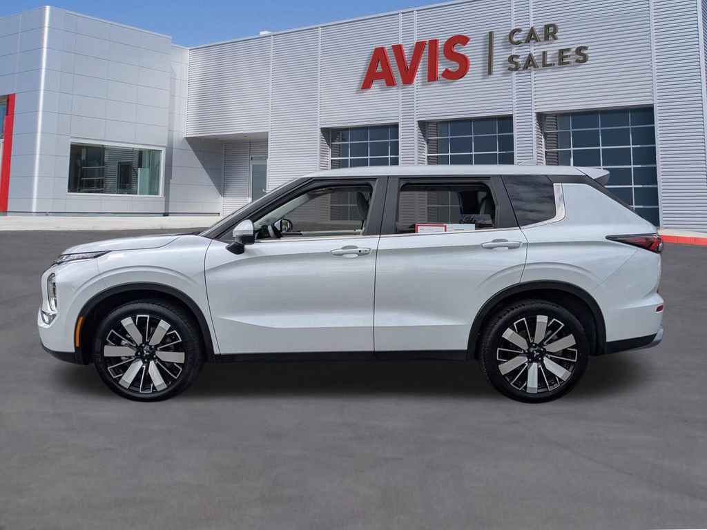 Used 2025 Mitsubishi Outlander SE FWD image 10