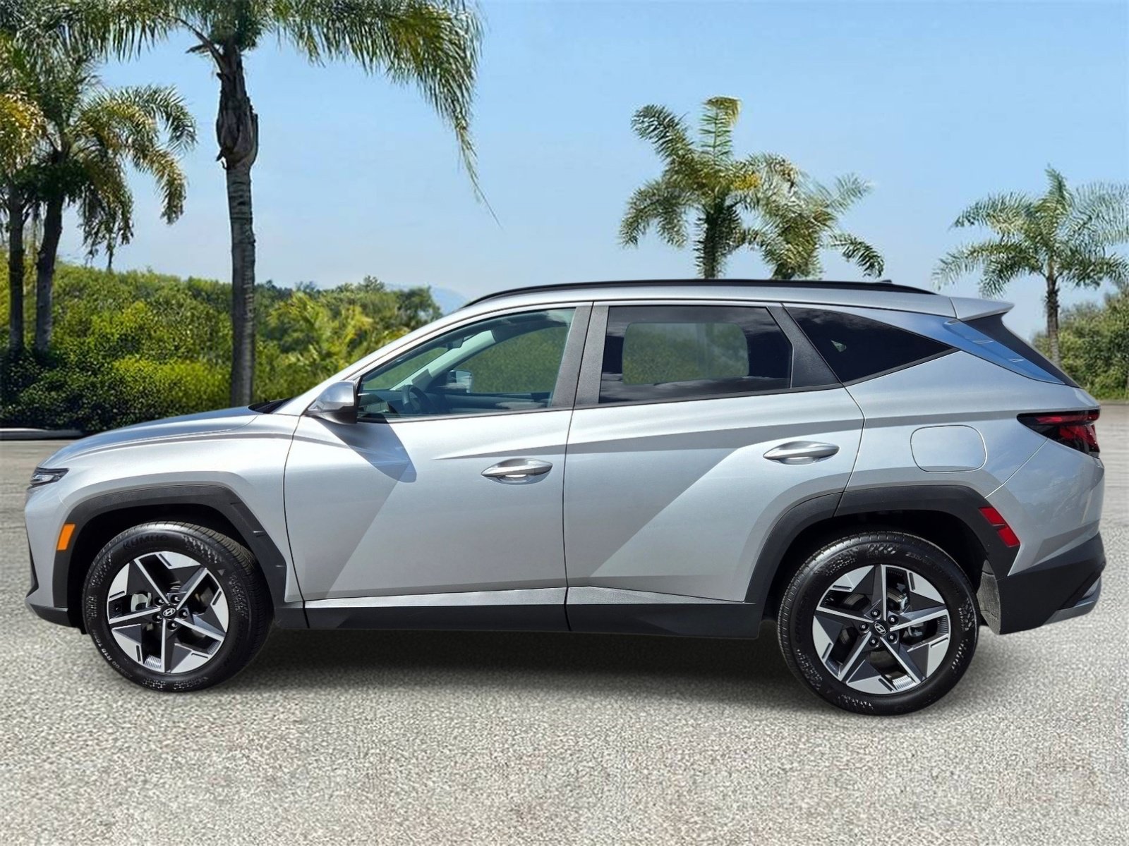 Used 2025 Hyundai Tucson SEL FWD image 2