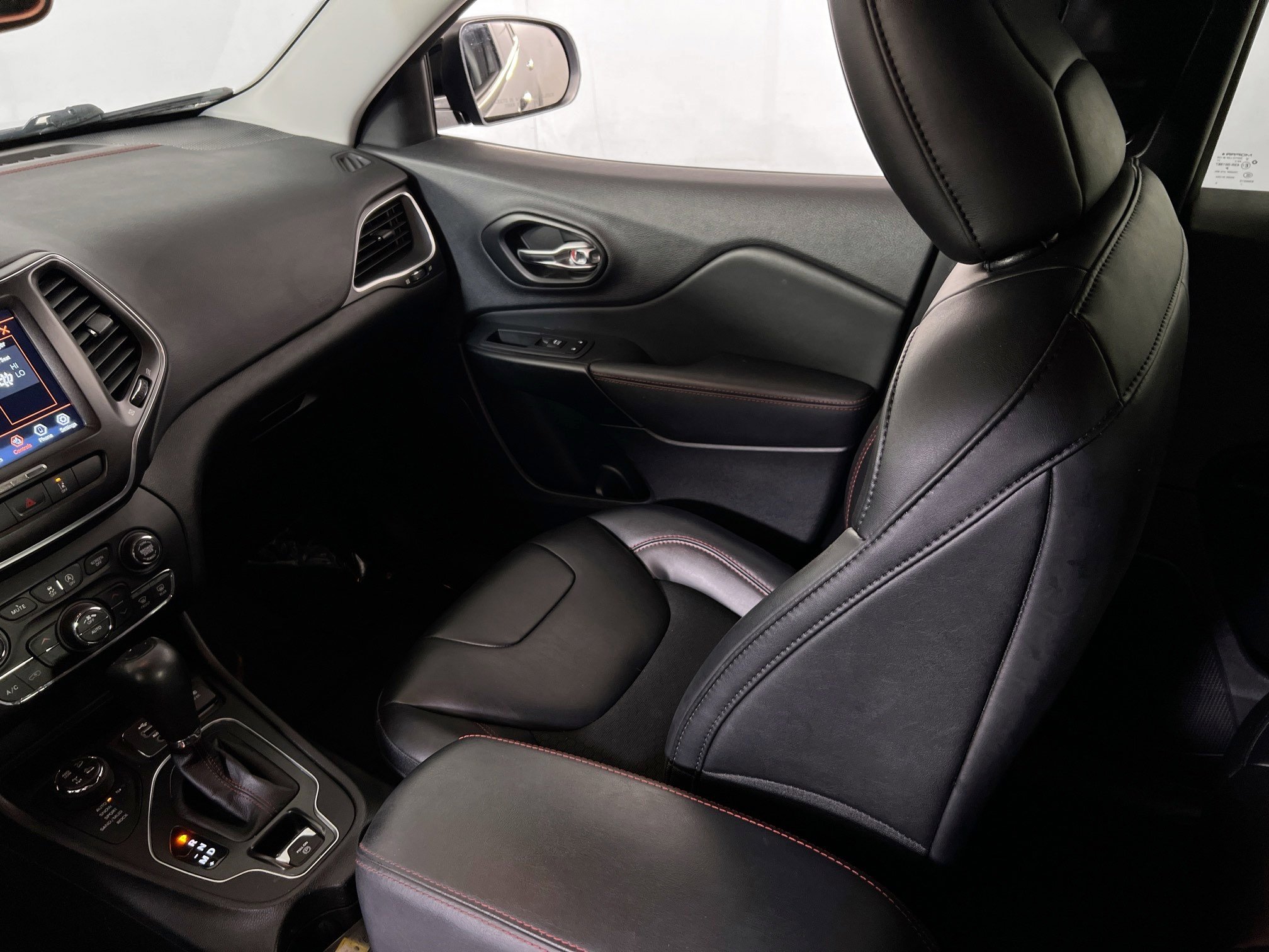 Used 2022 Jeep Cherokee Trailhawk image 22