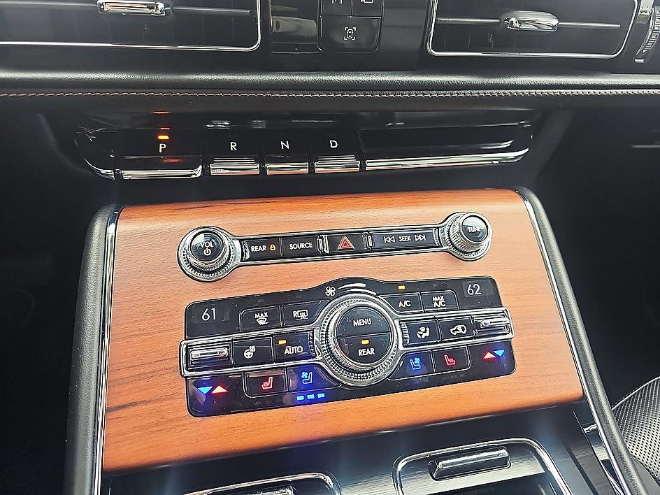 Used 2020 Lincoln Aviator Reserve w/ Elements Package Plus AWD/4WD image 25