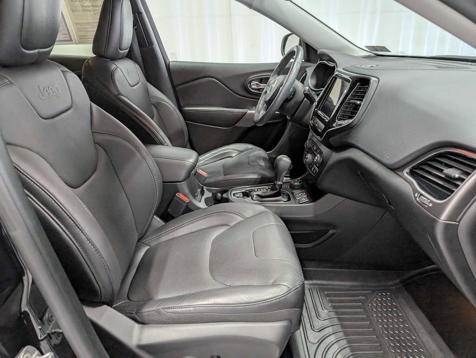 Used 2020 Jeep Cherokee Limited image 42