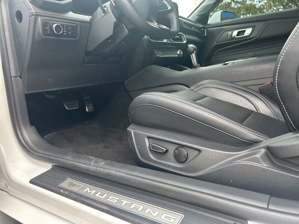 Used 2025 Ford Mustang GT Premium image 26