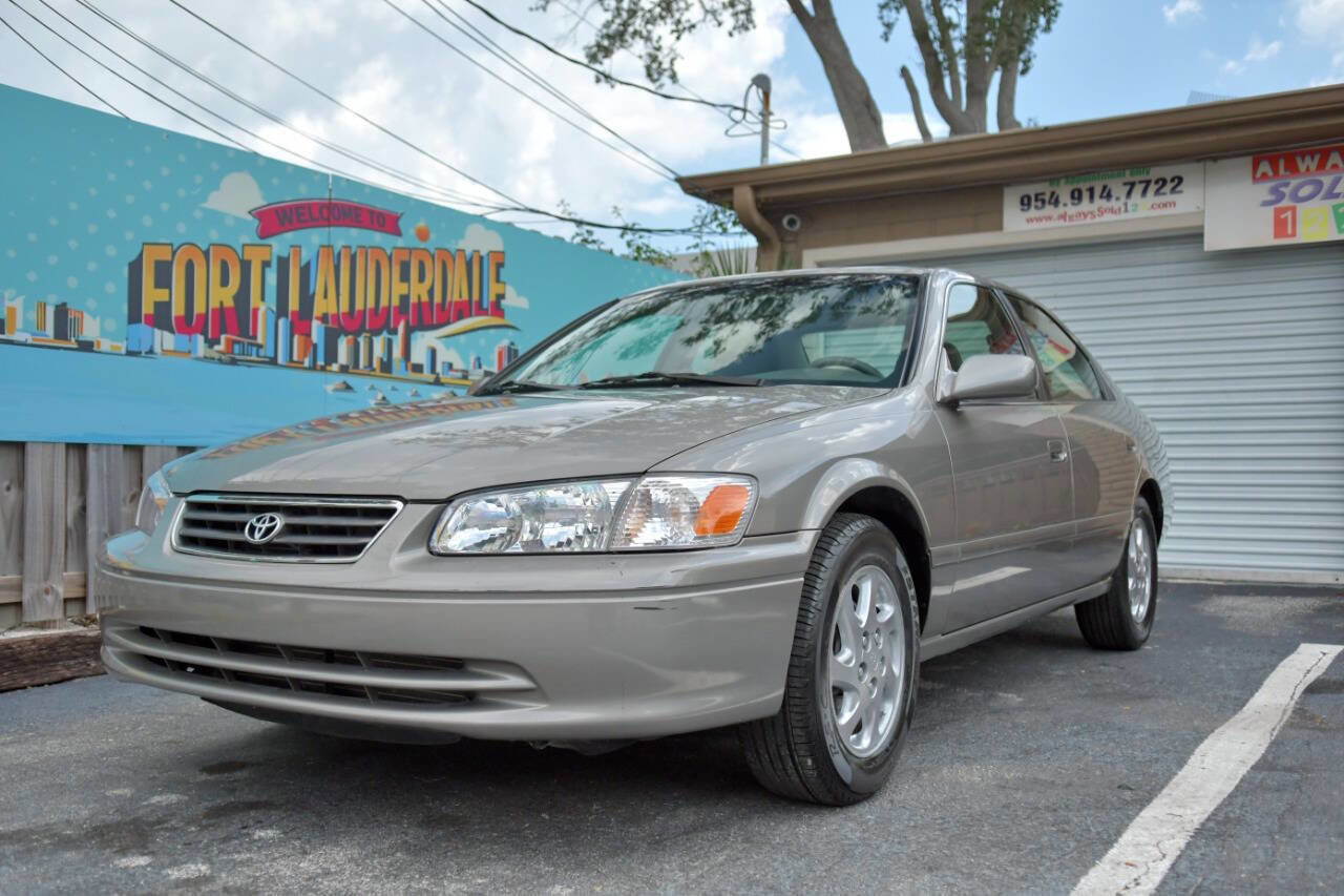 Used 2001 Toyota Camry XLE image 3