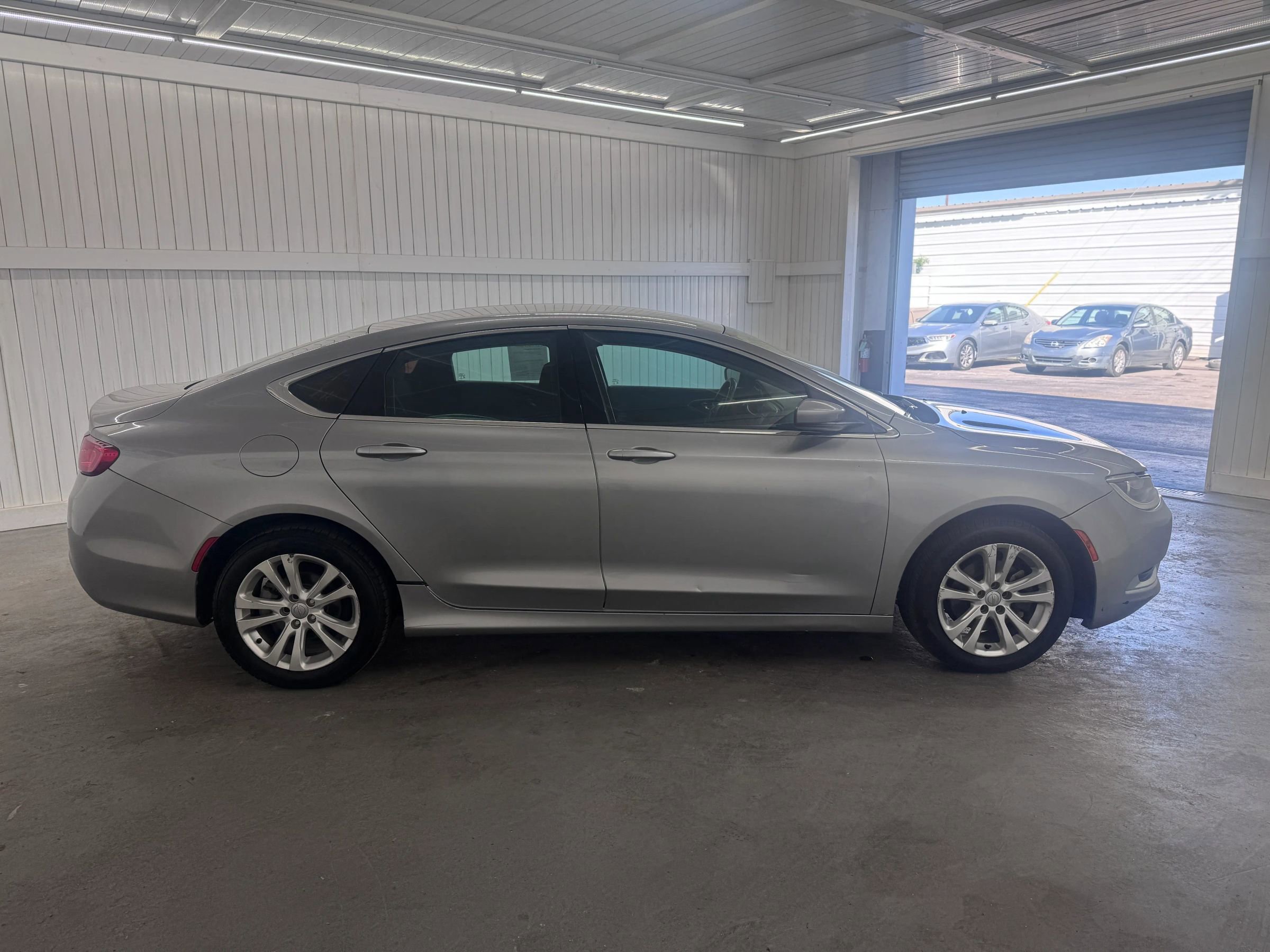 Used 2015 Chrysler 200 Limited image 4