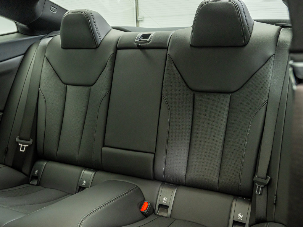 Used 2026 BMW M440i Coupe RWD image 39