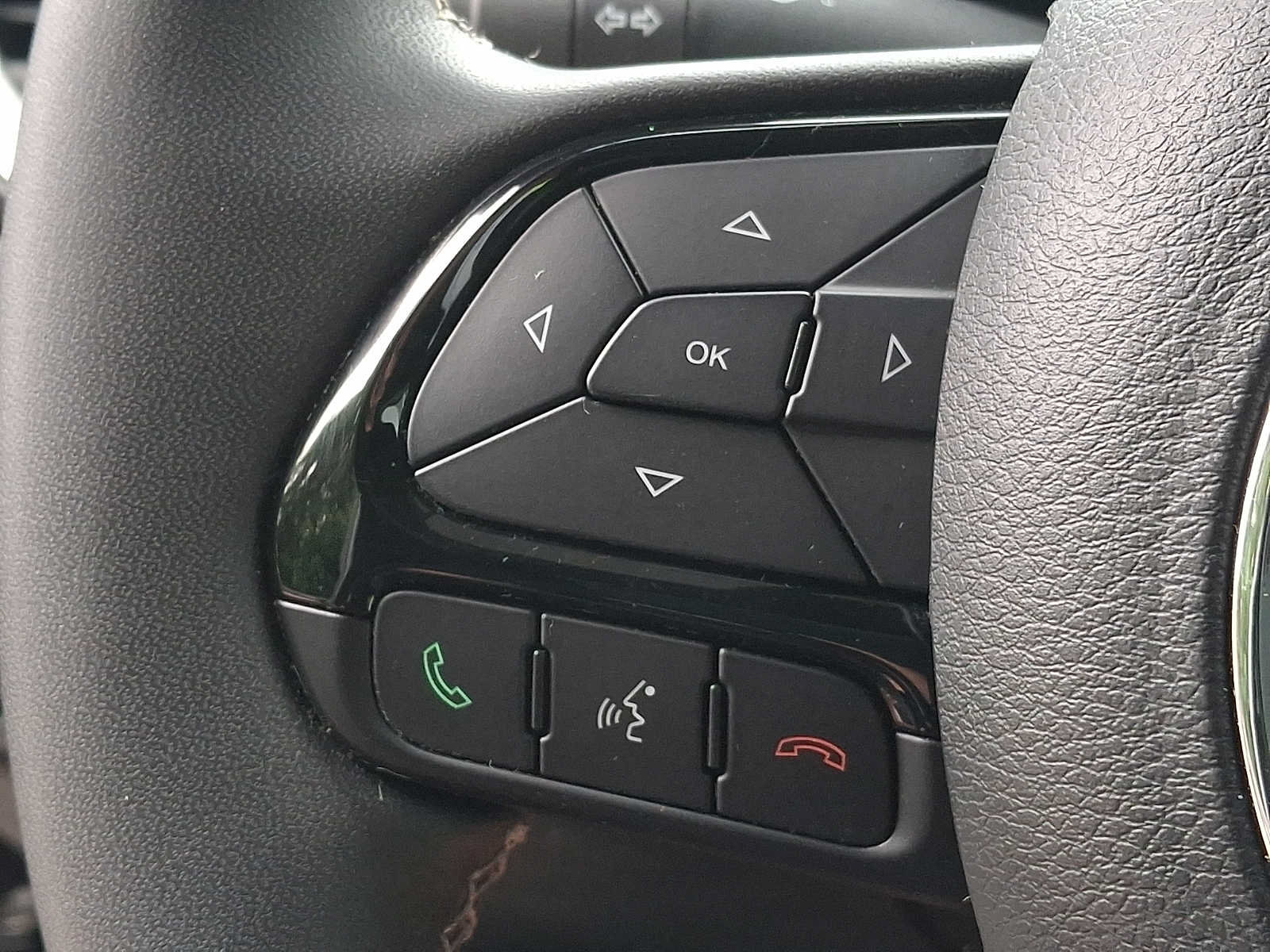 Used 2021 Jeep Renegade Latitude AWD/4WD image 18