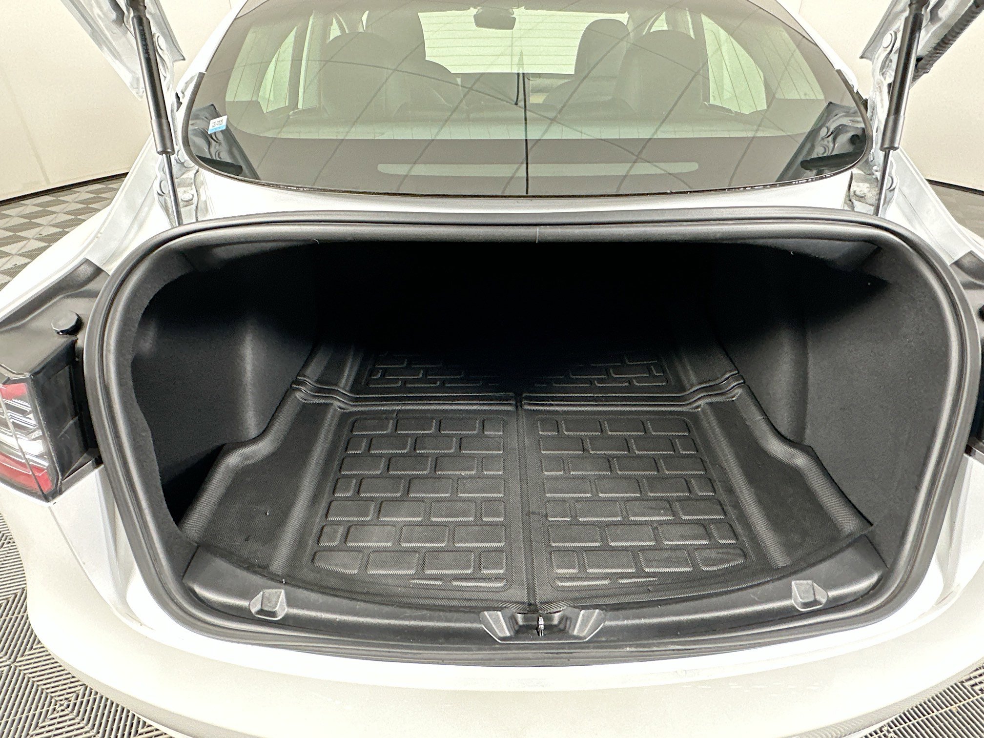 Used 2020 Tesla Model 3 Standard Range Plus image 28