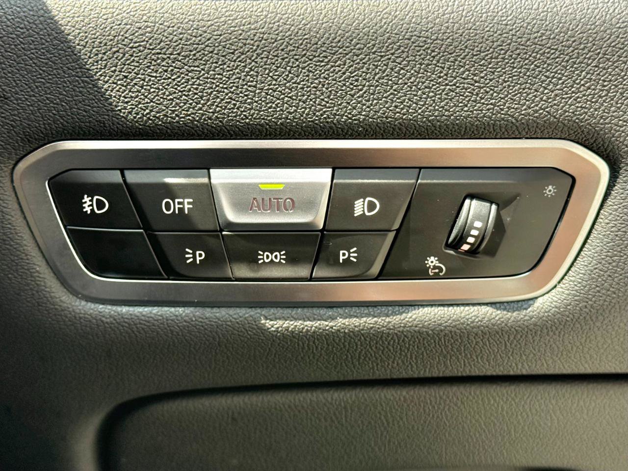 Used 2019 BMW X5 xDrive40i w/ M Sport Package AWD/4WD image 17