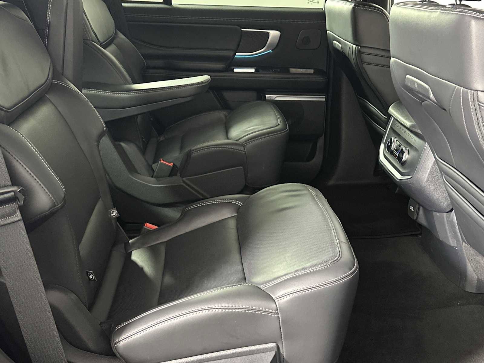 Used 2025 Ford Expedition Platinum w/ Stealth Performance Package image 18
