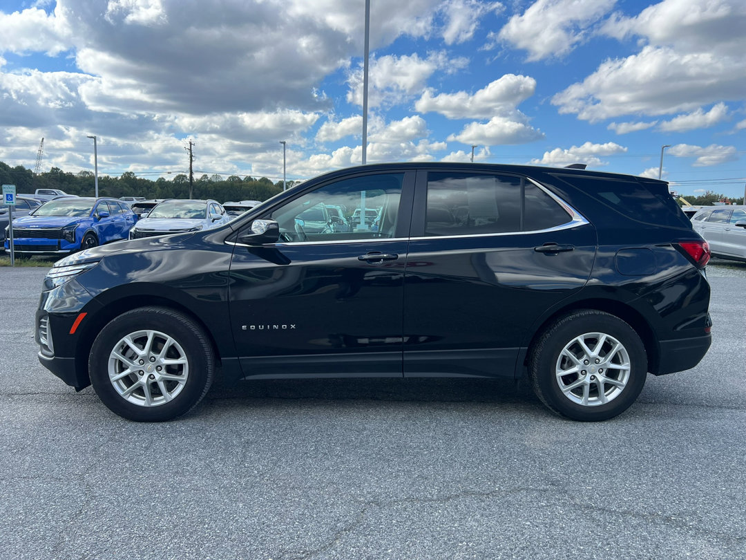 Used 2022 Chevrolet Equinox LT image 2