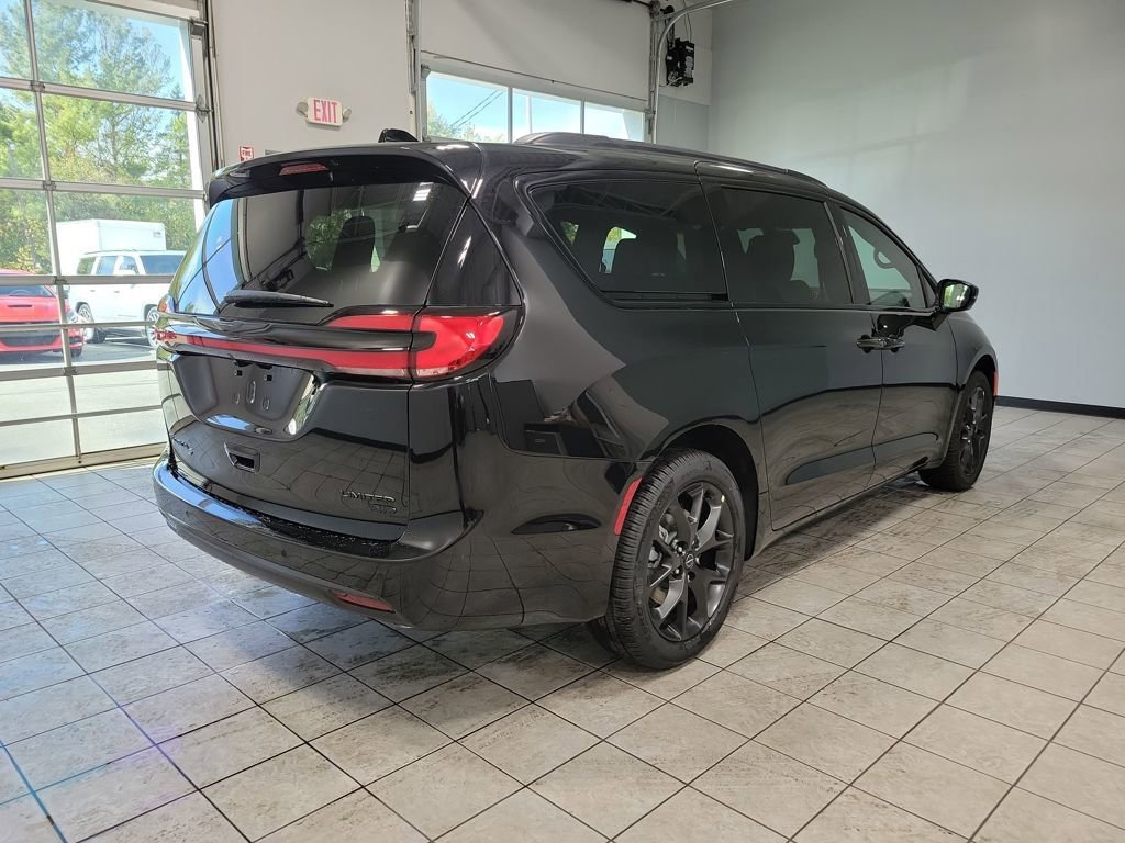 New 2026 Chrysler Pacifica Limited w/ S Appearance Package image 6