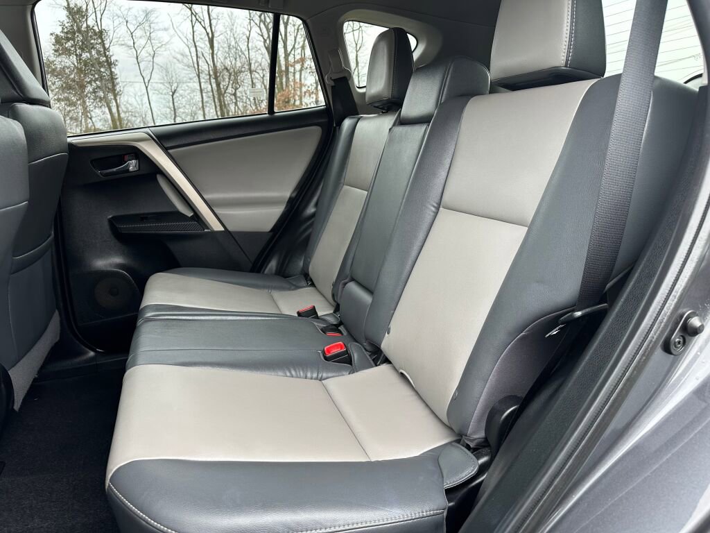Used 2015 Toyota RAV4 Limited image 23