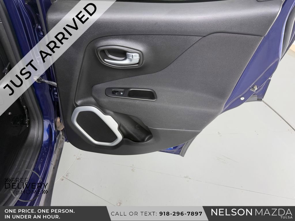 Used 2019 Jeep Renegade Latitude AWD/4WD image 39