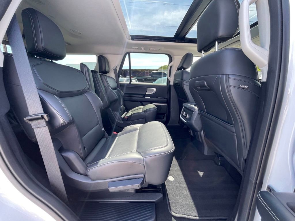 Used 2025 Ford Expedition Platinum AWD/4WD image 23