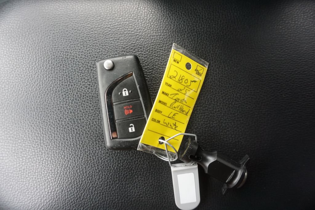 Certified 2025 Toyota RAV4 LE AWD/4WD image 31