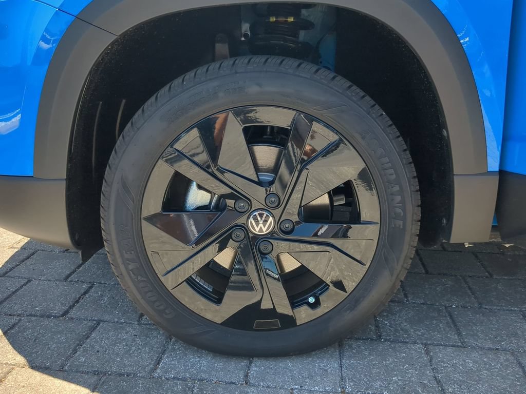 New 2026 Volkswagen Taos SE FWD image 32