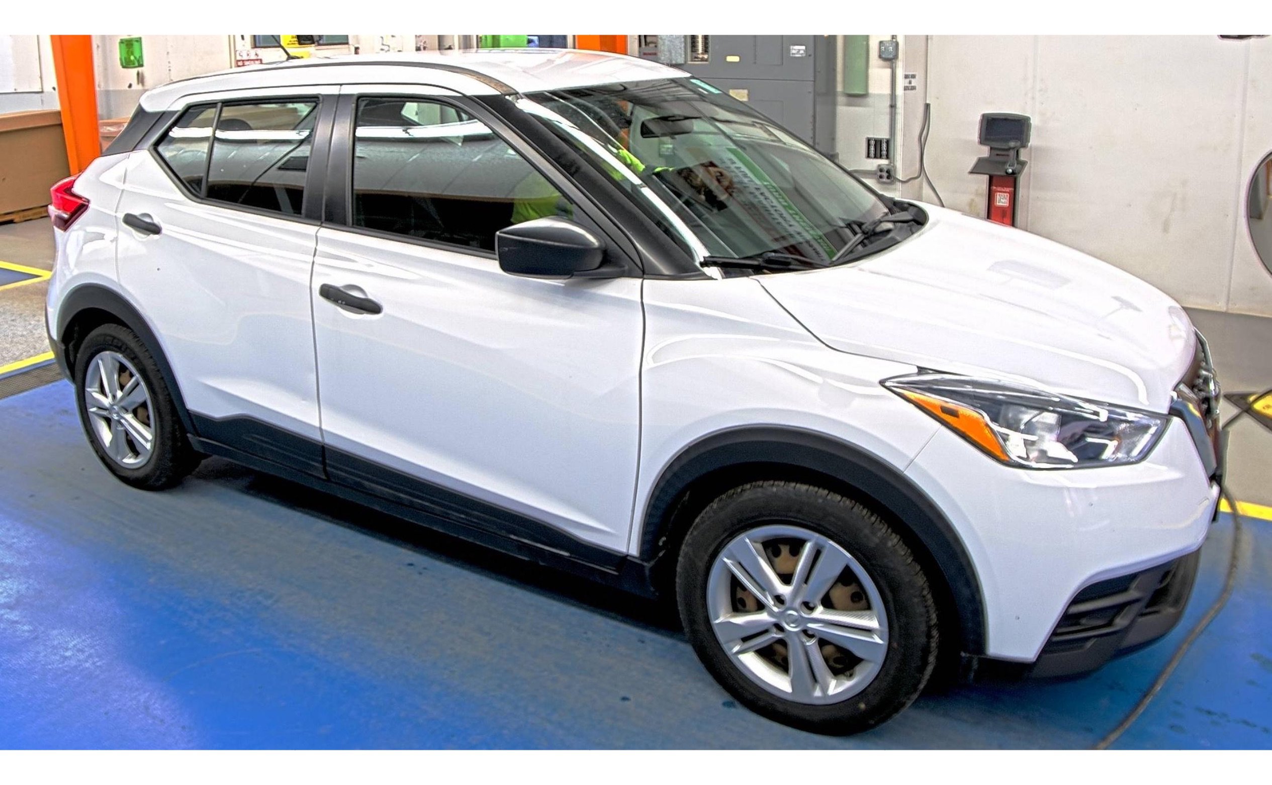 Used 2020 Nissan Kicks S image 3