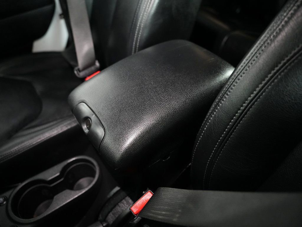 Used 2015 Jeep Wrangler Unlimited Sahara w/ Connectivity Group image 32