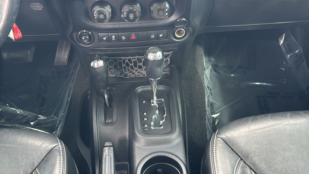 Used 2013 Jeep Wrangler Unlimited Sahara w/ Connectivity Group AWD/4WD image 23