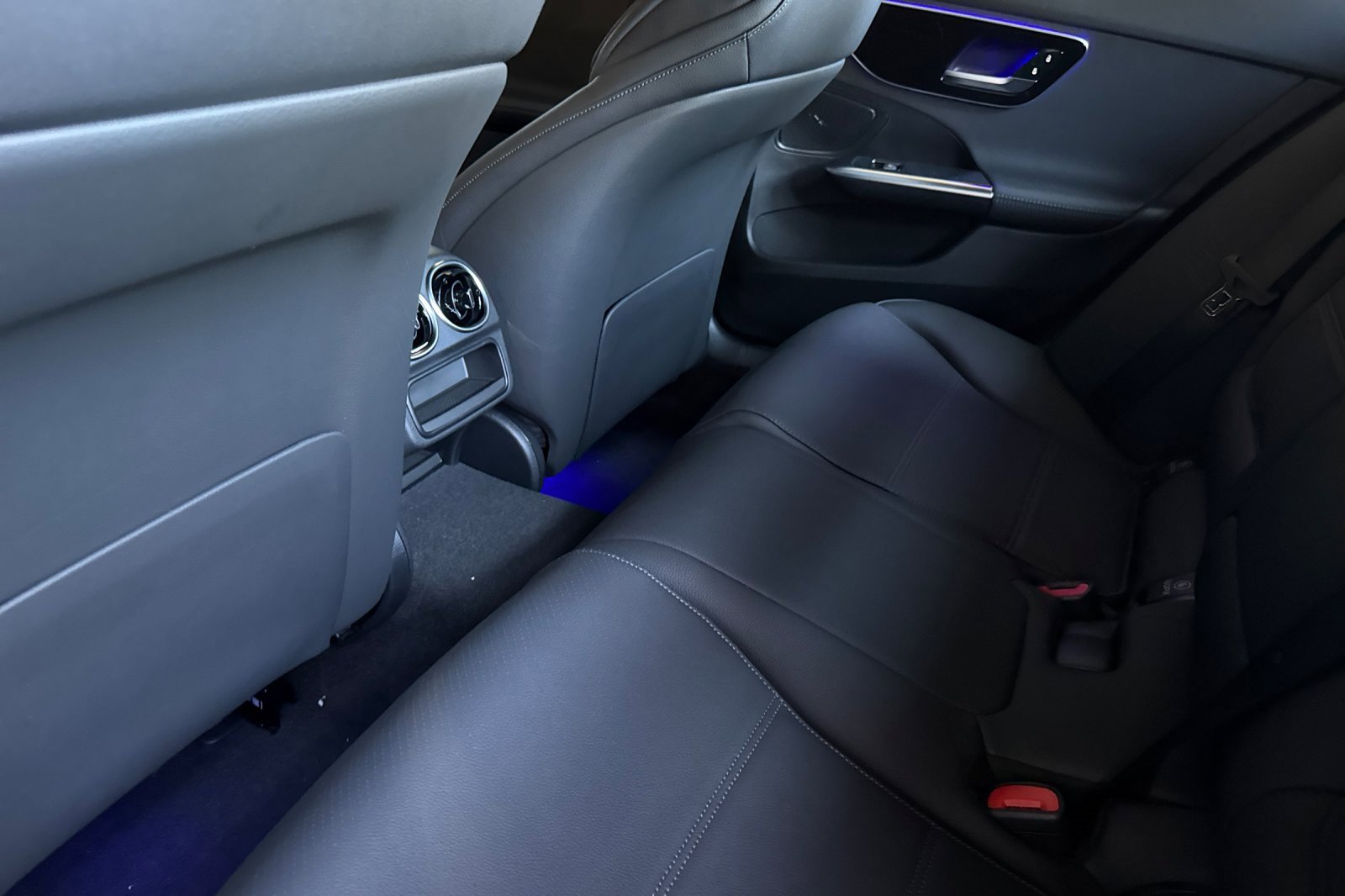 New 2025 Mercedes-Benz C 300 4MATIC Sedan image 14