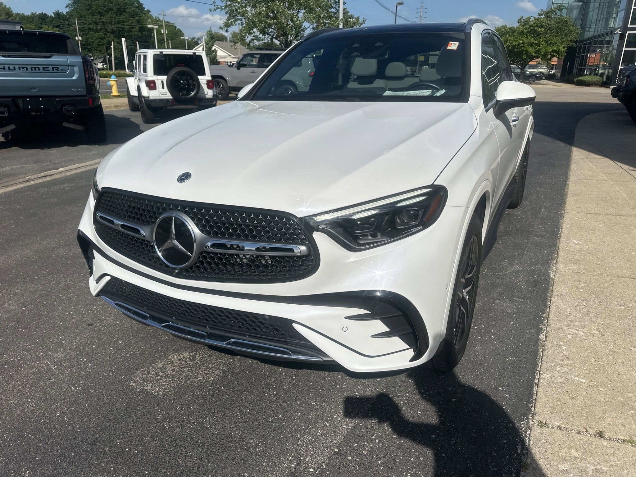 Used 2025 Mercedes-Benz GLC 300 4MATIC image 9