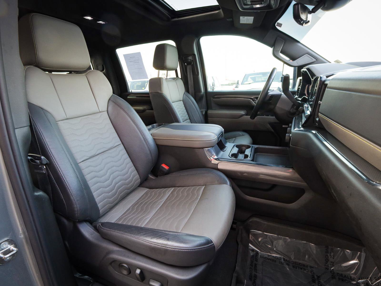 Used 2024 Chevrolet Silverado 2500 ZR2 w/ Technology Package image 25