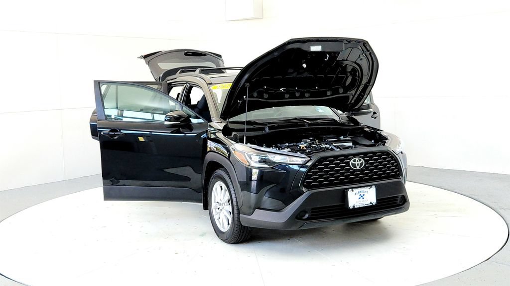 Certified 2024 Toyota Corolla Cross LE w/ Moonroof Package AWD/4WD image 9