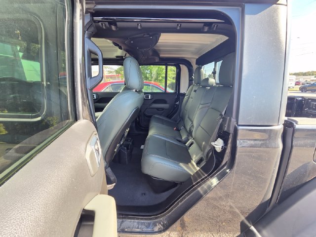 Used 2024 Jeep Gladiator Mojave w/ Convenience Group AWD/4WD image 18
