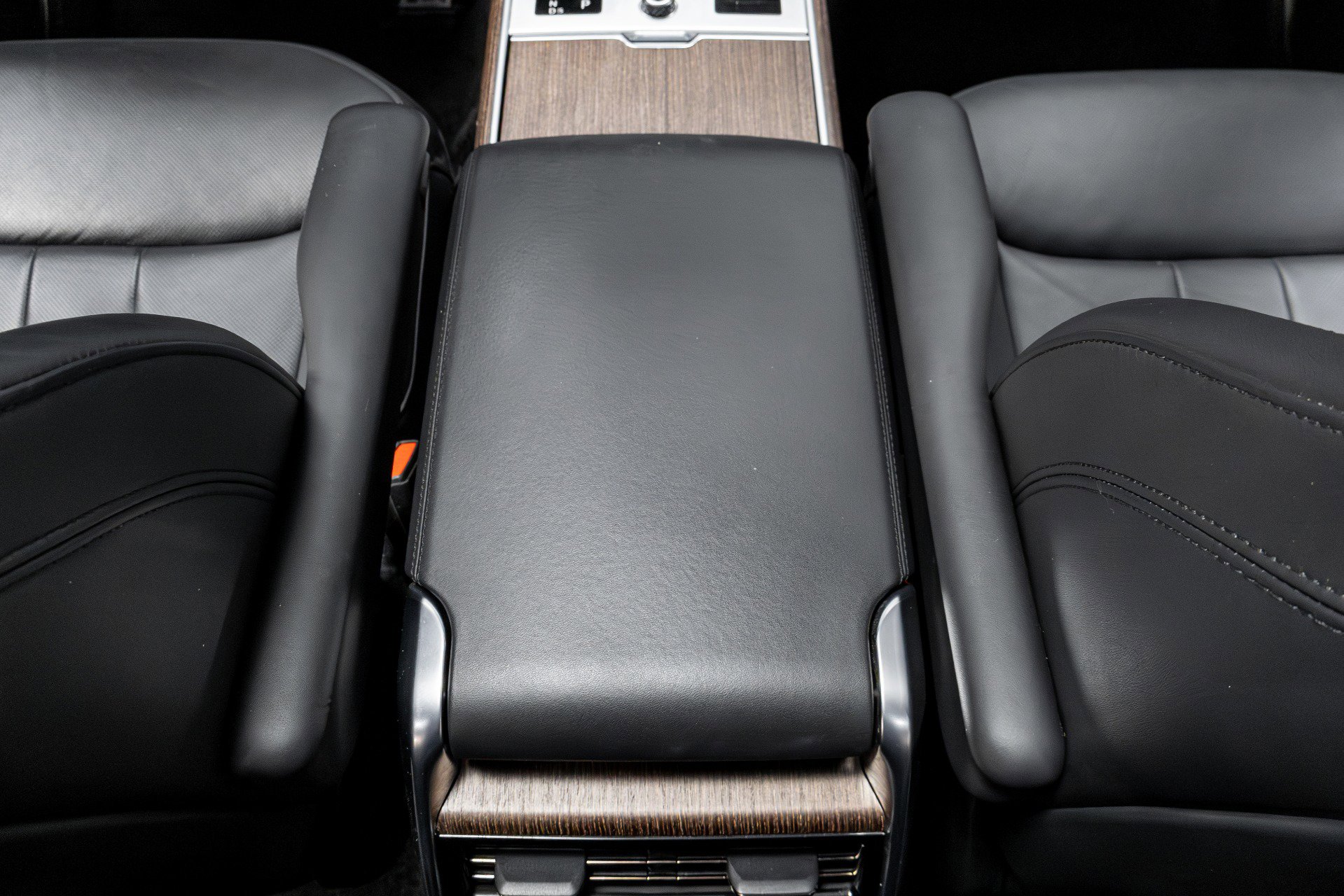 Used 2023 Land Rover Range Rover Long Wheelbase SE image 30
