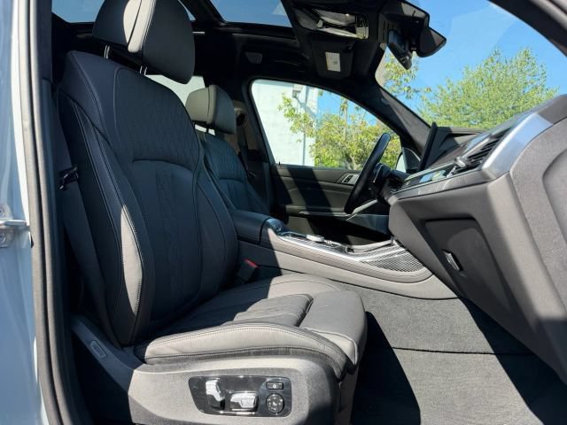 Used 2024 BMW X7 M60i w/ Executive Package AWD/4WD image 16