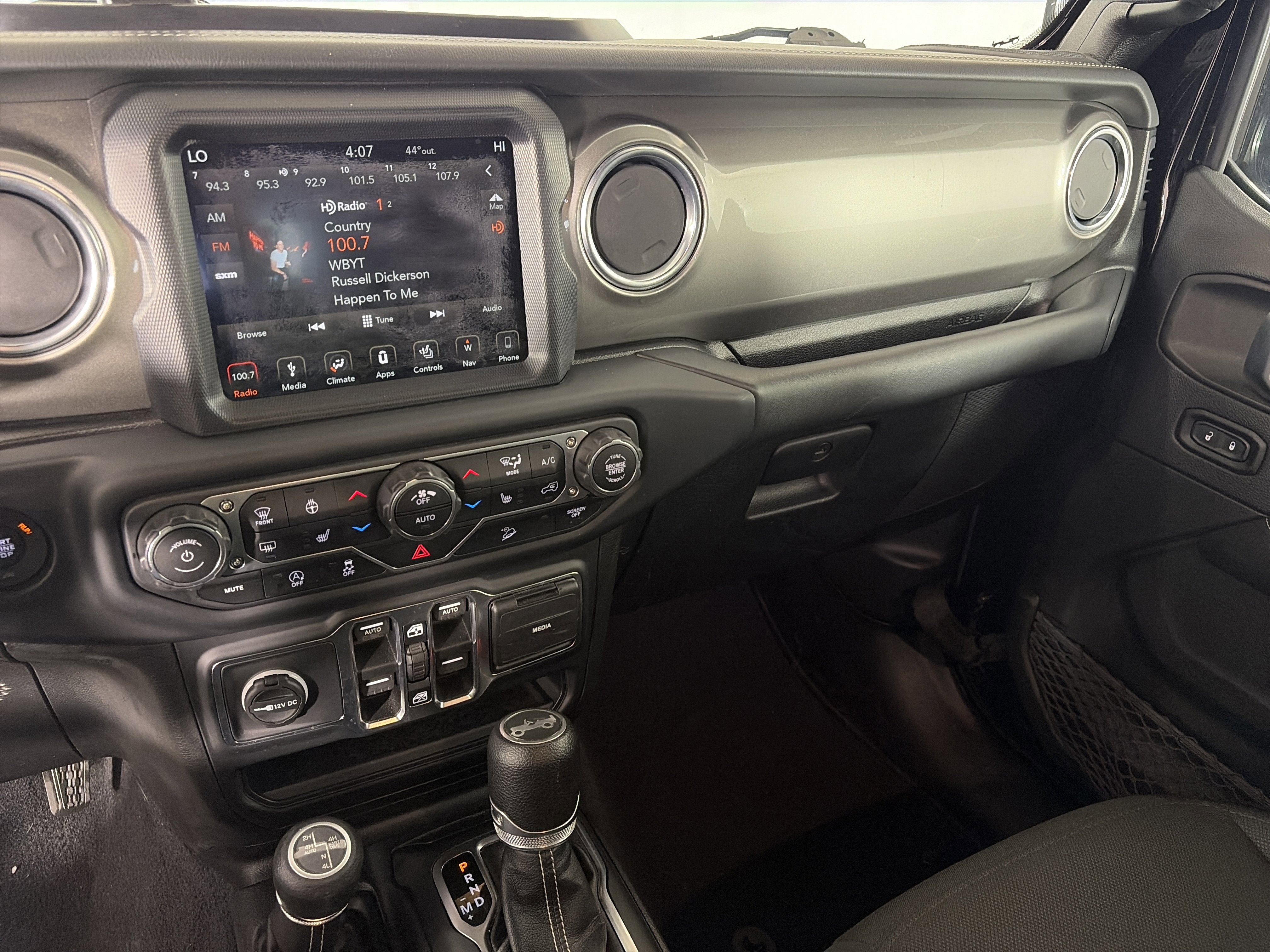 Used 2019 Jeep Wrangler Unlimited Sahara image 4