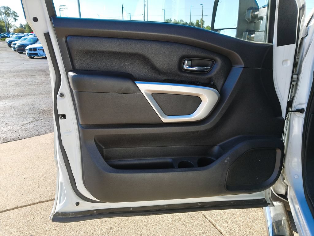 Used 2017 Nissan Titan SV AWD/4WD image 22