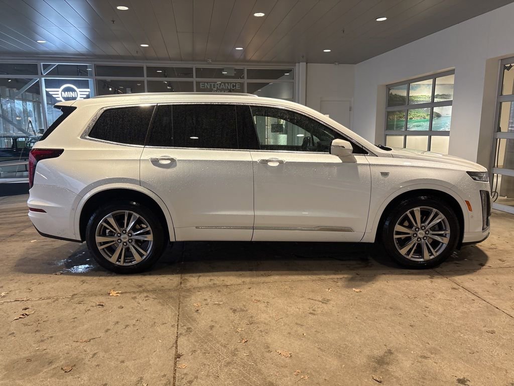 Used 2023 Cadillac XT6 Premium Luxury w/ Technology Package AWD/4WD image 2