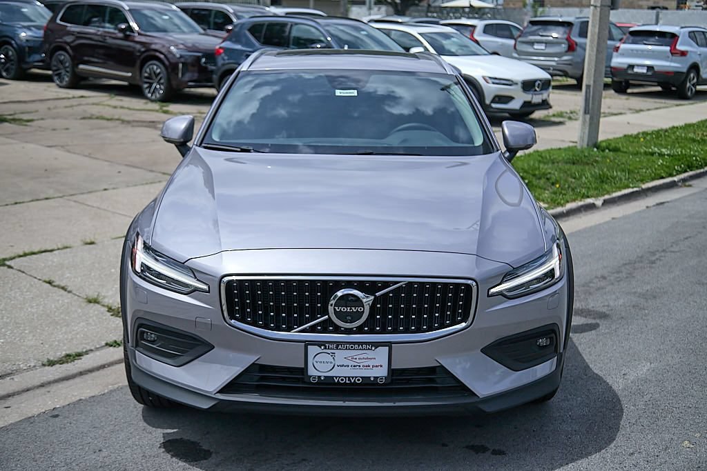 New 2026 Volvo V60 B5 Cross Country Plus w/ Climate Package AWD/4WD image 5