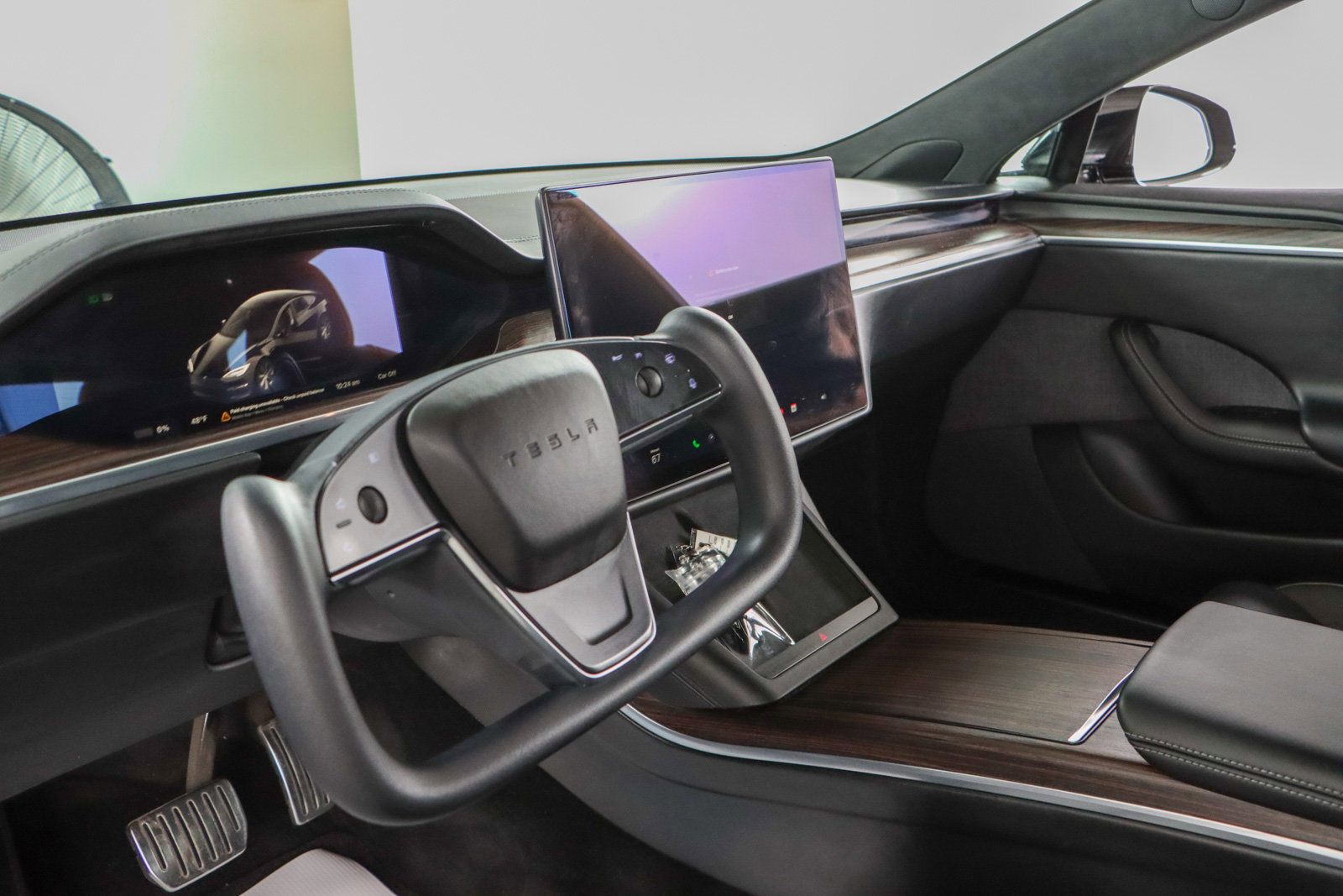 Used 2021 Tesla Model S Plaid image 21