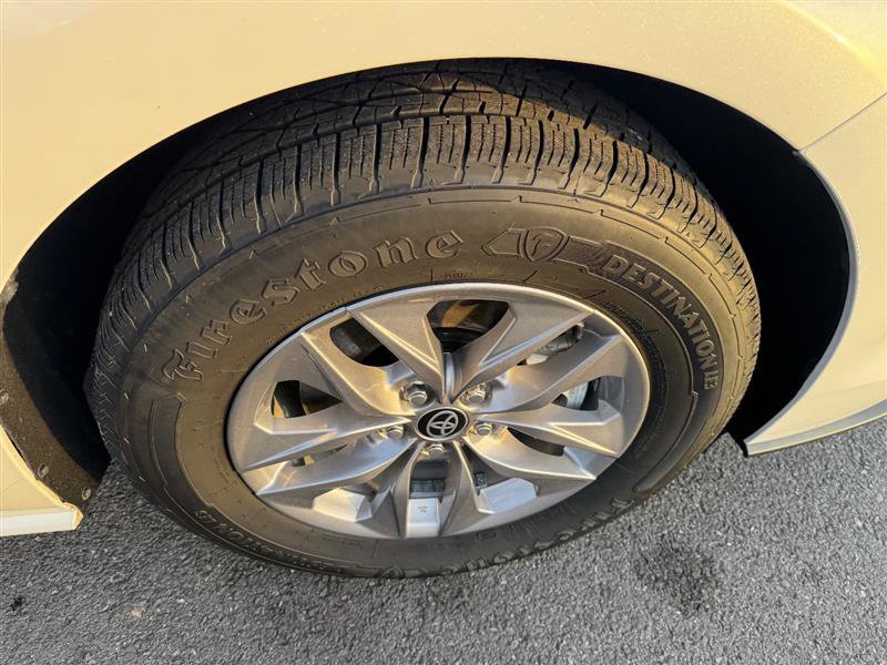 Used 2024 Toyota Sienna XLE image 24